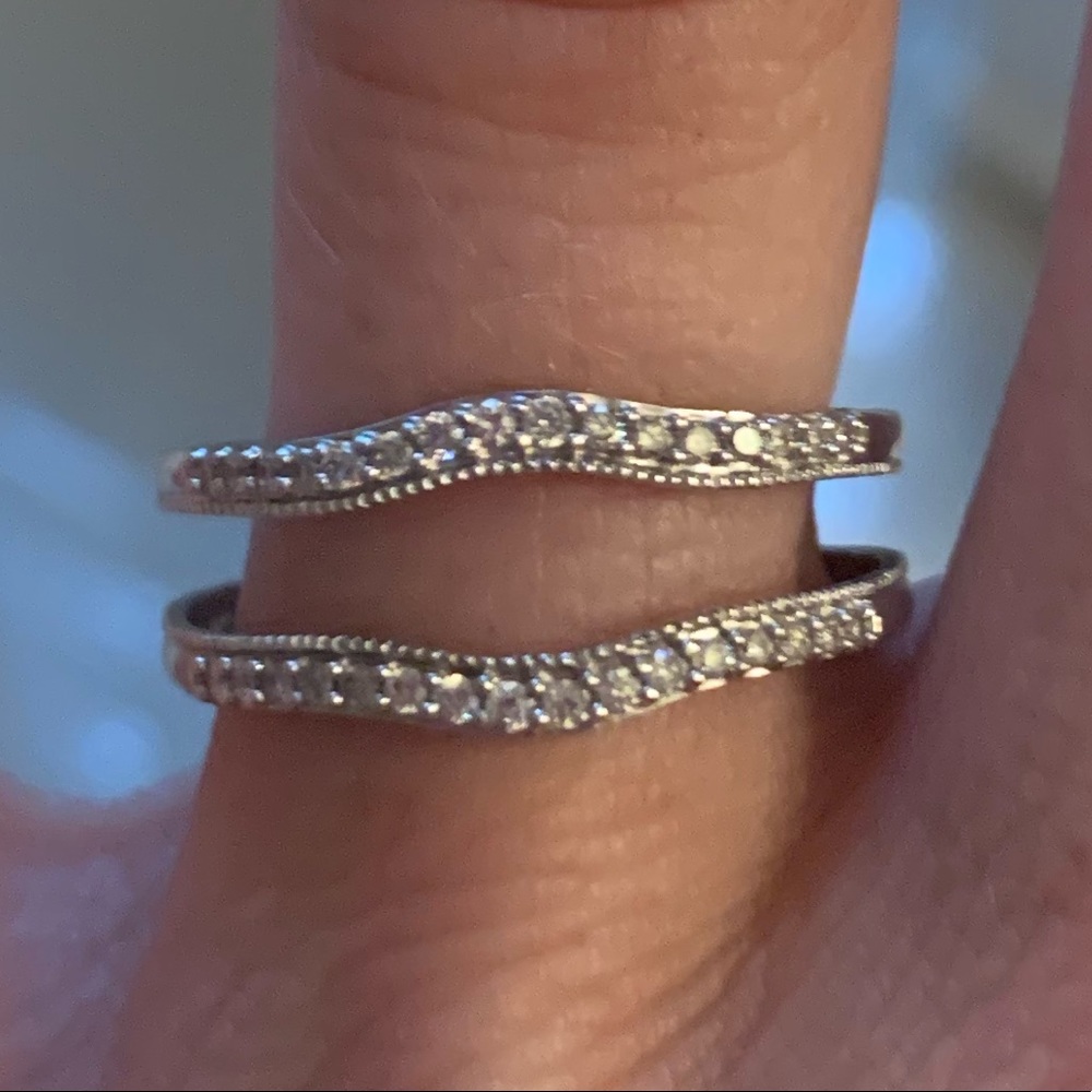 Diamond guard wedding band